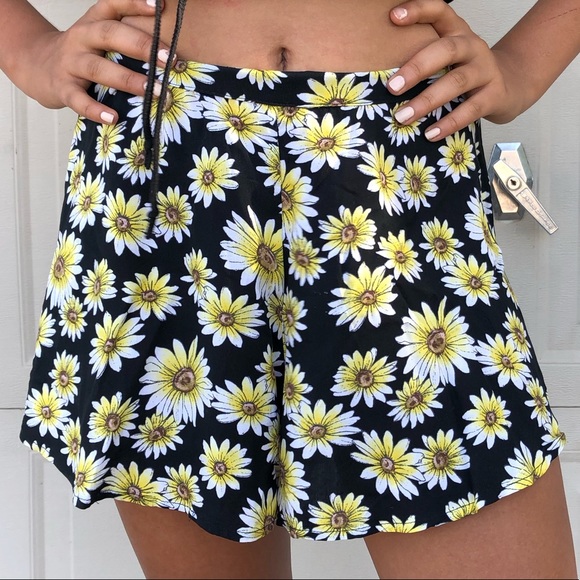 Forever 21 Floral Skirt/Skort - Picture 3 of 8